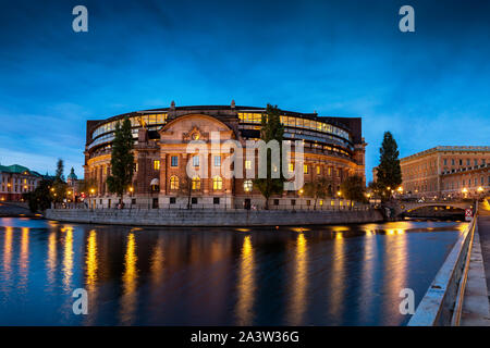 Abendlicher Blick des schwedischen Parlaments Gebäude, RIKSDAGSHUSET, Helgeandsholmen Island, Insel des Heiligen Geistes, Stockholm, Schweden Stockfoto