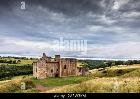 Crichton Castle ist eine Burgruine an der Spitze des Flusses Tyne gelegen, in der Nähe des Dorfes Crichton, Midlothian, Schottland. Stockfoto