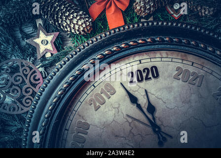Auf die Uhr in das Neue Jahr 2020. Stockfoto