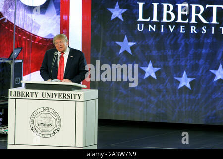 Donald Trump Rede vor Studenten der Liberty University in Lynchburg, VA, USA (Jan. 2016) Stockfoto