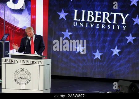 Donald Trump Rede vor Studenten der Liberty University in Lynchburg, VA, USA (Jan. 2016) Stockfoto