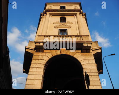 Gebäude in Largo Raffaele Mattioli, Mailand, Italien. Stockfoto