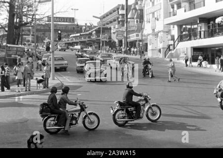 Straßenszenen in Niagara Falls, Ontario, Kanada, um 1967. Blick auf die Straße in Niagara Falls, Ontario, Kanada, um 1967. Stockfoto