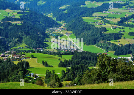 Schöner Blick von der Hohen Salve, Teil der Kitzbüheler Alpen, Österreich Stockfoto