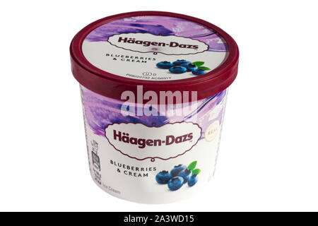 Wanne von Häagen-dazs Heidelbeeren & Cream Eiscreme, Teil der Frucht Sammlung mini Cups auf weißem Hintergrund Stockfoto