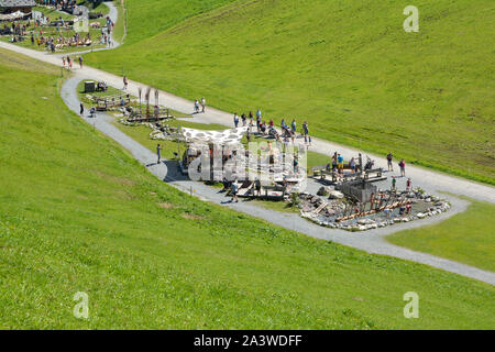 Die Hexen "Wasser - Hexenwasser, Wasser Theme Park, Kinder spielen viele Wasserspiele, bei der Mittelstation der Seilbahn Söll in Tirol, Österreich Stockfoto