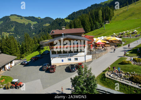 Hochsoll Pension im Herzen der Hexen "Wasser - Hexenwasser, Wasser Theme Park bei der Mittelstation der Seilbahn Söll in Tirol, Österreich. Stockfoto