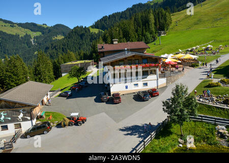 Hochsoll Pension im Herzen der Hexen "Wasser - Hexenwasser, Wasser Theme Park bei der Mittelstation der Seilbahn Söll in Tirol, Österreich. Stockfoto