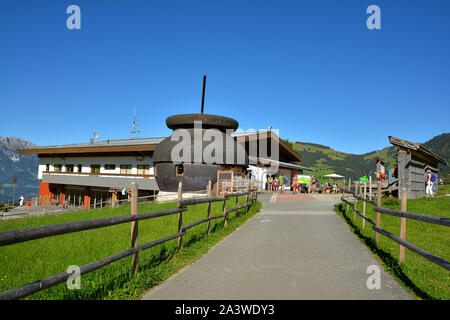 Die Hexen "Wasser - Hexenwasser, Wasser Theme Park, Kinder spielen viele Wasserspiele, bei der Mittelstation der Seilbahn Söll in Tirol, Österreich Stockfoto