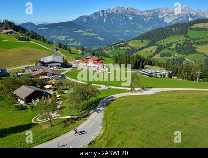 Die Hexen "Wasser - Hexenwasser, Wasser Theme Park, Kinder spielen viele Wasserspiele, bei der Mittelstation der Seilbahn Söll in Tirol, Österreich Stockfoto