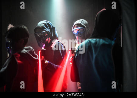 Lyon (Frankreich). 2019/02/20. Air Battle Spiel Zimmer, ein Konzept, das ähnlich wie eine Kombination von Laser Spiel und futuristische Paintball. In einem EINFL Stockfoto