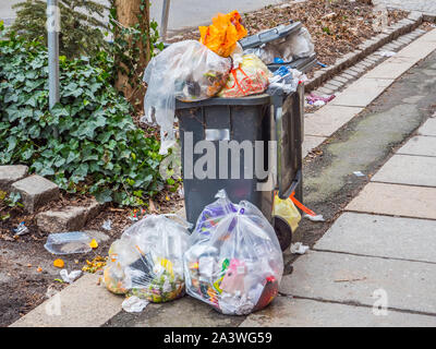 Kunststoff Tonne Müll Stockfoto