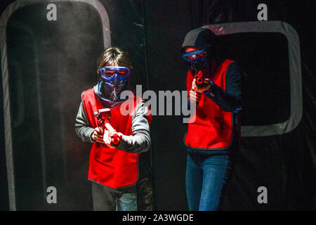 Lyon (Frankreich). 2019/02/20. Air Battle Spiel Zimmer, ein Konzept, das ähnlich wie eine Kombination von Laser Spiel und futuristische Paintball. In einem EINFL Stockfoto