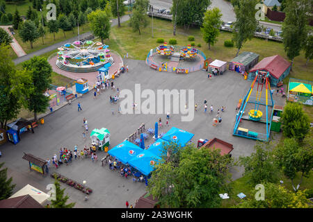 Kemerovo, Sibirien, Russland - 14.07.2019: Luftbild der Park der Wunder von Riesenrad in Kemerovo, Sibirien, Russland Stockfoto