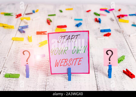 Handschrift Text schreiben Sie Ihre eigene Website. Konzeptionelle Foto dienen als Erweiterung einer Business Card eine persönliche Website gekritzelt und brüchige Blatt Stockfoto