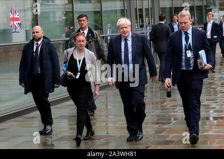 BORIS JOHNSON VERLÄSST DAS KONFERENZZENTRUM, 2019 Stockfoto