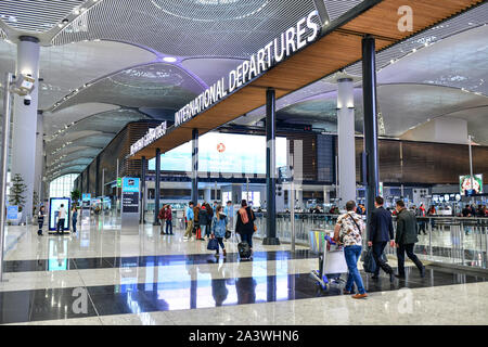 Die Türkei. Flughafen Istanbul Atatürk, von türkischen Präsidenten Recep Tayyip Erdogan am 29. Oktober 2018 eingeweiht, ist weltweit der größte Flughafen in Bezug auf Stockfoto