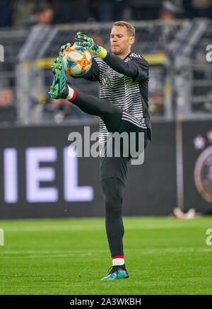 Deutschland - Argentinien, Fussball, Dortmund, Oktober 09, 2019 Manuel Neuer, DFB 1 Torhüter, Gymnastik, Dehnen, Aufwärmen, Aufwärmen, Vorbereitung für das Spiel Deutschland - Argentinien 2:2 Freundschaftsspiel, Deutsche Fußball-Nationalmannschaft, DFB, Saison 2019/2020, Oktober 09, 2019 in Dortmund, Deutschland. © Peter Schatz/Alamy leben Nachrichten Stockfoto