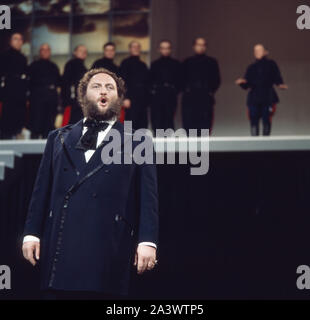 Der deutsche Bass Sänger Ivan Rebroff bei einem Auftritt, Deutschland späte 1970er Jahre. Die Deutsche bass Sänger Ivan Rebroff bei einer Performance, Deutschland Ende der 1970er Jahre. Stockfoto