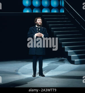 Der deutsche Bass Sänger Ivan Rebroff bei einem Auftritt, Deutschland späte 1970er Jahre. Die Deutsche bass Sänger Ivan Rebroff bei einer Performance, Deutschland Ende der 1970er Jahre. Stockfoto
