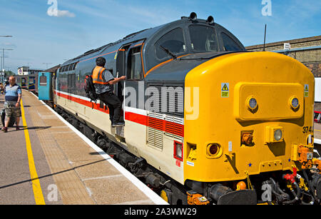 Bahnhof Great Yarmouth in Norfolk, Großbritannien. In der Plattform ist ein BR-Klasse 37 Diesel Lokomotive, die in den Zügen von Norwich bis 2019 verwendet wurde. Stockfoto
