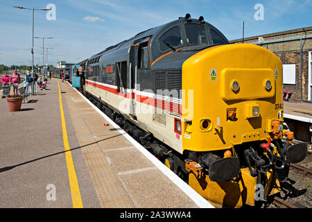 Bahnhof Great Yarmouth in Norfolk, Großbritannien. In der Plattform ist ein BR-Klasse 37 Diesel Lokomotive, die in den Zügen von Norwich bis 2019 verwendet wurde. Stockfoto