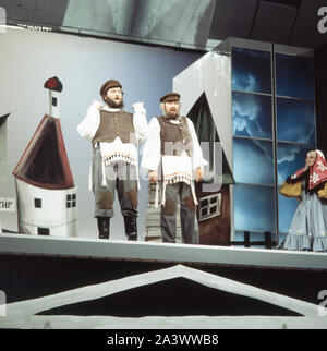 Der deutsche Bass Sänger Ivan Rebroff bei einem Auftritt, Deutschland späte 1970er Jahre. Die Deutsche bass Sänger Ivan Rebroff bei einer Performance, Deutschland Ende der 1970er Jahre. Stockfoto