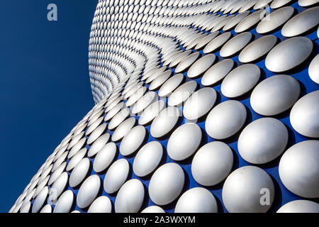 Birmingham, UK - 20. September 2019: Die beeindruckende moderne Äußere der Bullring Shopping Centre in der Stadt Birmingham in Großbritannien. Stockfoto