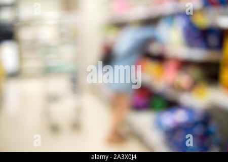 Blur Bild der Shopping Mall oder Ausstellungshalle und Menschen für die Nutzung Stockfoto