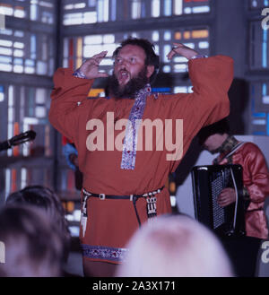 Der deutsche Bass Sänger Ivan Rebroff bei einem Liveauftritt, Deutschland um 1975. Die Deutsche bass Sänger Ivan Rebroff zu einem liveconcert, Deutschland um 1975. Stockfoto