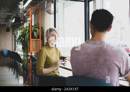 Freunde Kaffee zusammen in einem Cafe Stockfoto