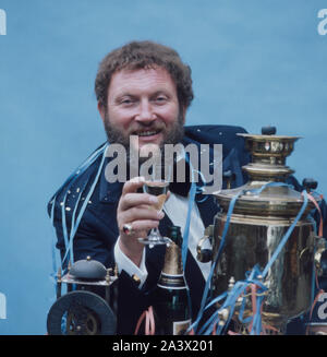 Der deutsche Bass Sänger Ivan Rebroff in einem Fest, Deutschland 1975. Die Deutsche bass Sänger Ivan Rebroff auf einem festivtiy, Deutschland um 1975. Stockfoto