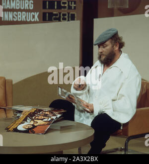 Der deutsche Bass Sänger Ivan Rebroff bei einem Liveauftritt, Deutschland um 1975. Die Deutsche bass Sänger Ivan Rebroff bei einem Liveact, Deutschland um 1975. Stockfoto
