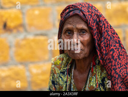 Portrait eines älteren Rajasthani Frau in traditionellen Sari, Rajasthan, Jaisalmer, Indien Stockfoto