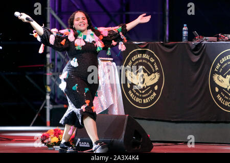 GUANAJUATO, Gto. 9 Oktober, 2019 - Con la Präsentation del Grupo ein Stamm namens Red con Lido Pimienta, dieron Inicio las Actividades de la edición 47 del Festival Internacional Cervantino FIC), El Encuentro kulturellen más importante de América Latina, contando como País invitado Canadá, en el marco del 75° aniversario de Relación bilateralen con México. (Foto: Francisco Morales/DAMMPHOTO) Stockfoto