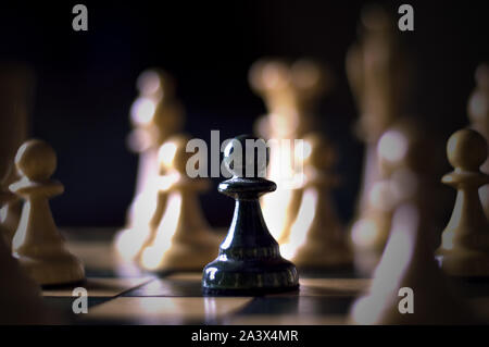 Überprüfen Sie im Schachbrettmuster verloren: Einsamkeit. Stockfoto