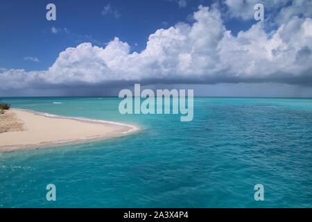 Kanal zwischen Ouvea und Mouli Inseln fließen in den Ouvea Lagune, Loyalty Islands, New Caledonia. Die Lagune wurde als UNESCO-Weltkulturerbe Stockfoto