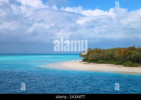 Kanal zwischen Ouvea und Mouli Inseln fließen in den Ouvea Lagune, Loyalty Islands, New Caledonia. Die Lagune wurde als UNESCO-Weltkulturerbe Stockfoto