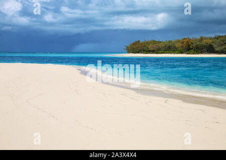 Kanal zwischen Ouvea und Mouli Inseln fließen in den Ouvea Lagune, Loyalty Islands, New Caledonia. Die Lagune wurde als UNESCO-Weltkulturerbe Stockfoto