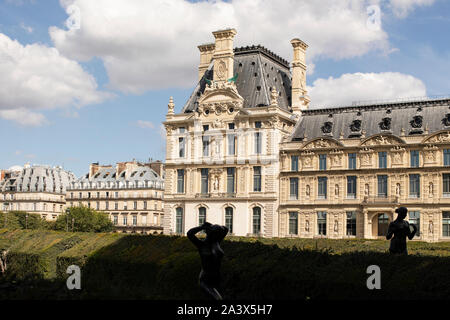 Das Musée des Arts Décoratifs (Museum der Dekorativen Künste) Neben der Jardin des Tuileries und dem Louvre in Paris, Frankreich. Stockfoto