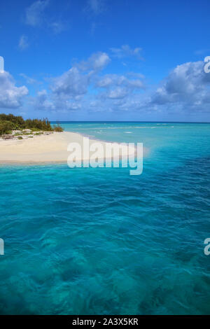 Kanal zwischen Ouvea und Mouli Inseln fließen in den Ouvea Lagune, Loyalty Islands, New Caledonia. Die Lagune wurde als UNESCO-Weltkulturerbe Stockfoto