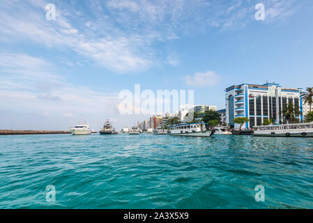Male, Malediven - November 17, 2017: Hafen von Male, der Hauptstadt der Malediven, Hafen und das Stadtbild, Nord Male Atoll, Malediven, Indischer Ozean, Asien. Stockfoto