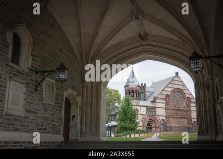 Alexander Hall durch den Kreuzgang von Blair Hall, Princeton University Stockfoto