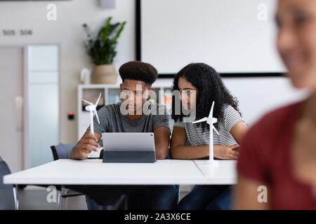 High School Studenten erneuerbare Energie Stockfoto