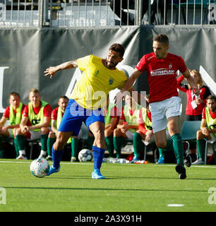 10. Oktober 2019; Langley Park, Perth, Western Australia, Australien; Welt Mini Football Federation World Cup Halbfinale; Ungarn vershields den Ball von Istvan Marko Sos Ungarns - Redaktionelle Verwendung Stockfoto