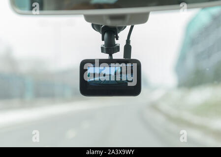 Dashboard Kamera, um kontinuierlich einen Blick durch die Windschutzscheibe aufzeichnen Stockfoto