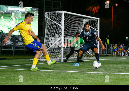 10. Oktober 2019; Langley Park, Perth, Western Australia, Australien; Welt Mini Football Federation World Cup Halbfinale ; Rumänien im Vergleich zu Mexiko, Toma Vincene Rumäniens passt den Ball in den Kasten - Redaktionelle Verwendung Stockfoto