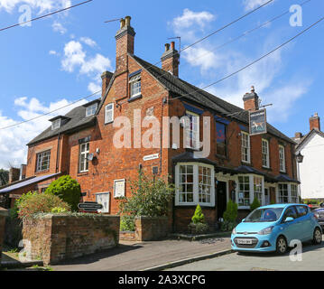 Der Fuchs und Jagdhunde Pub oder Public House, Cheswardine, einem ländlichen Dorf im Nordosten Shropshire, England, Großbritannien Stockfoto