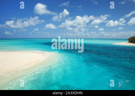 Kanal zwischen Ouvea und Mouli Inseln fließen in den Ouvea Lagune, Loyalty Islands, New Caledonia. Die Lagune wurde als UNESCO-Weltkulturerbe Stockfoto