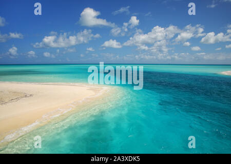 Kanal zwischen Ouvea und Mouli Inseln fließen in den Ouvea Lagune, Loyalty Islands, New Caledonia. Die Lagune wurde als UNESCO-Weltkulturerbe Stockfoto